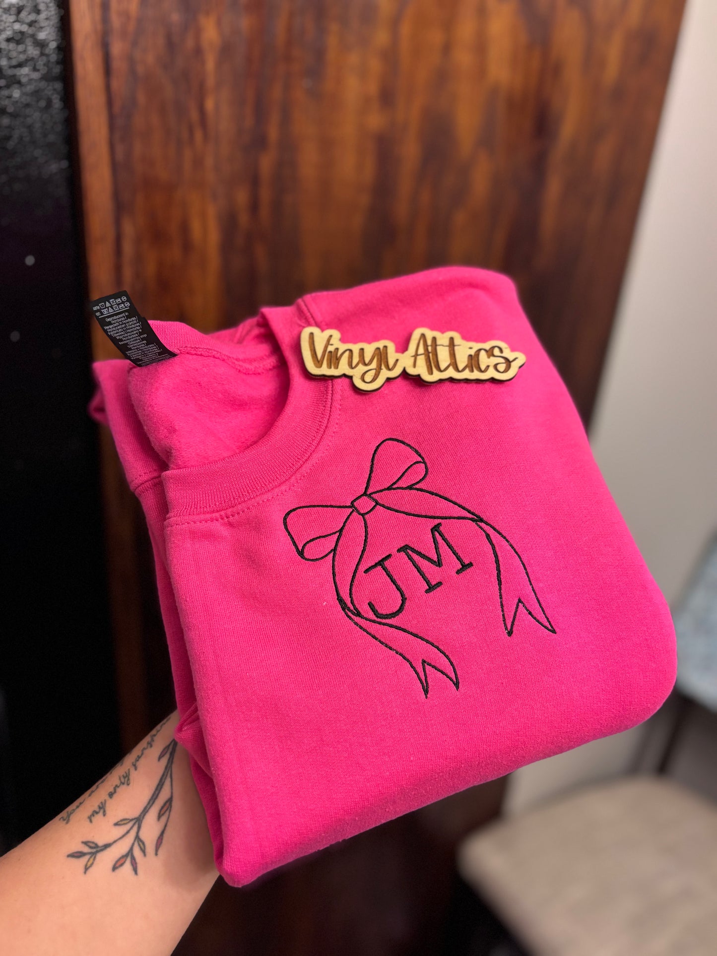 Bow initials embroidered sweatshirt